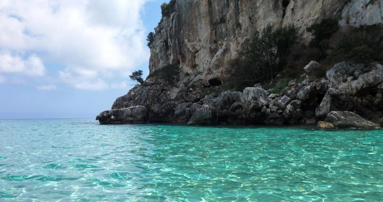 Appartamento Perla Verde, Wifi E Air Con Cala Gonone Luaran gambar